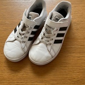 Adidas little girl sneaker, size 12